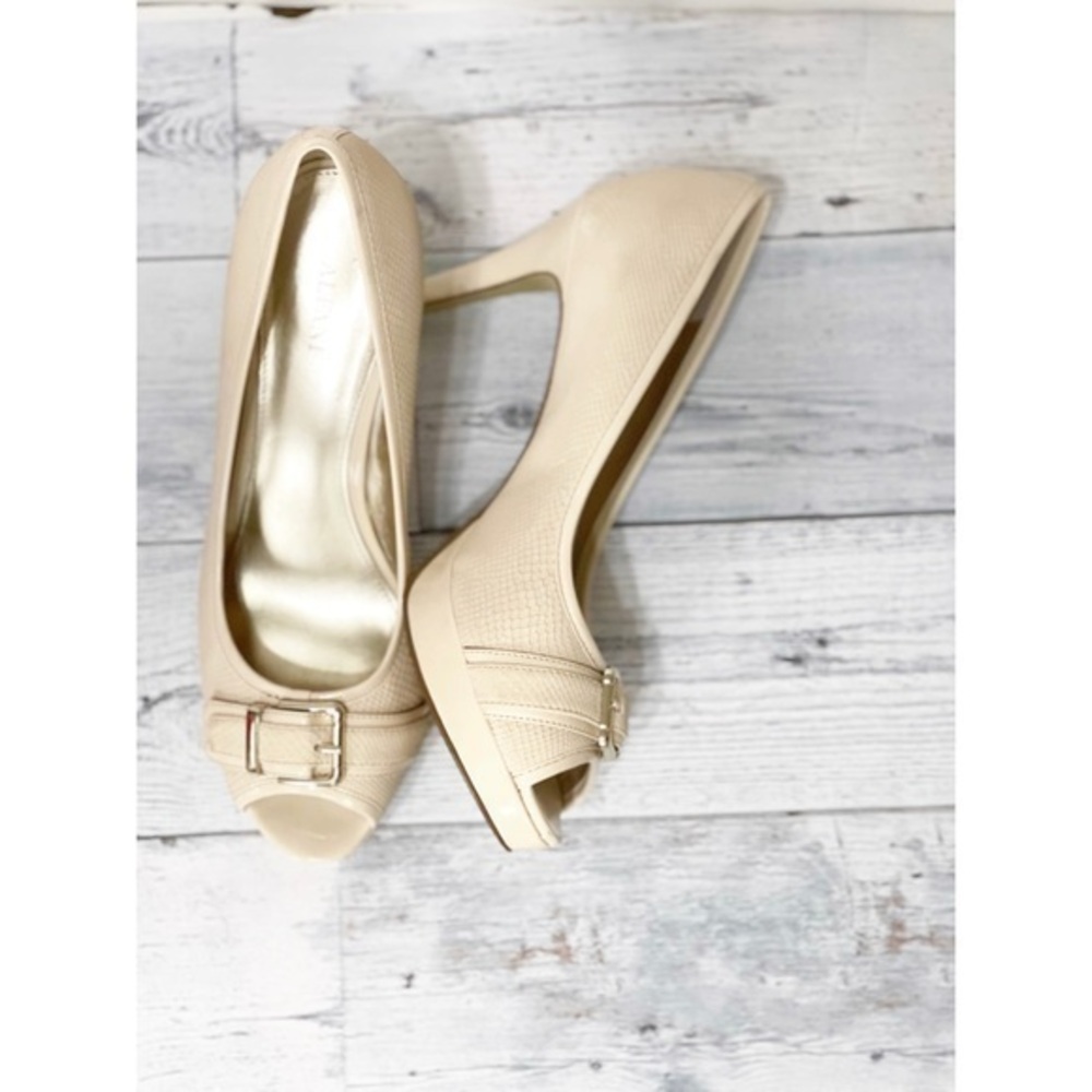Alfani Shayia Faux Snake Skin Ivory Heels Peep Toe Shoes